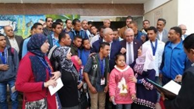 محافظ الوادى الجديد يتفقد مستشفى «الداخلة».. ويوصى بوضع تصور لتطويرها