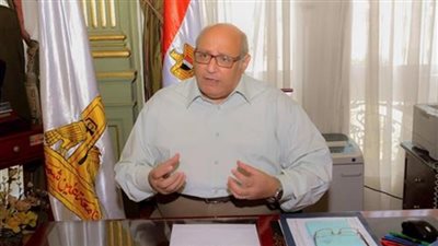 رئيس «عين شمس» يشارك الطلاب وقفة احتجاجية ضد القرار الأمريكي الخاص بالقدس