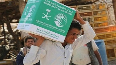 السعودية توزع 1500 سلة غذائية على النازحين في اليمن