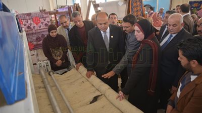 «محافظ مطروح» و«نفين جامع» يتفقدا مصنع الصوف بعد تطويره بـ 1.9 مليون جنيه 
