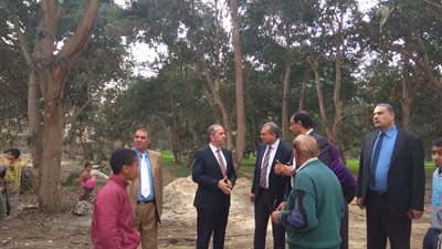 «طاهر» و«صديق» يتفقدان مشروعات تطوير منطقتي الكاكولا وعلى عيد​ بالإسماعيلية