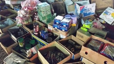 ضبط 4464 عبوة من السلع الغذائية الفاسدة داخل مخزن بالإسكندرية