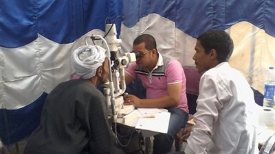 توقيع الكشف الطبي على 760 مواطنًا بمركز باريس في الوادي الجديد