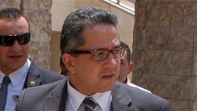 «العناني» يعلن كشفاً أثرياً جديداً بالأهرامات