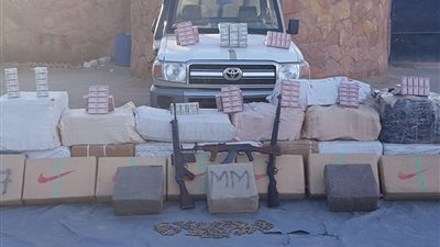 قوات حرس الحدود تضبط مخدرات وأسلحة و47 مهاجرا غير شرعى بالمنطقة الغربية