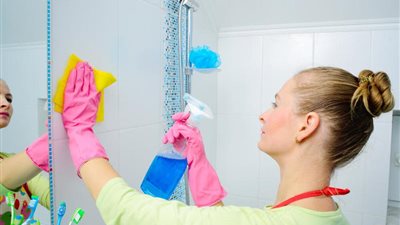  طريقة مجربة لإزالة علامات البخار من الحمام