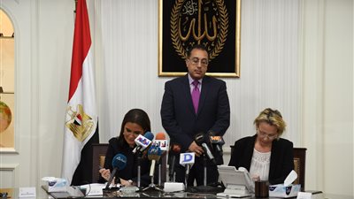  «الإسكان» و«الاستثمار» يوقعان اتفاقًا تمويليًا مع «التنمية الأفريقى» 