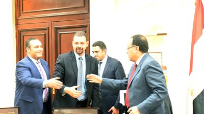  «الإسكان» تتعاون مع «شنايدر إليكتريك» في إحلال وتجديد محطات المياه والصرف 