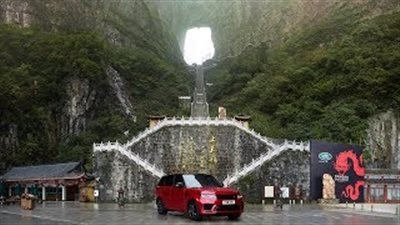 ِشاهد.. رنج روفر سبورت تنجح في صعود 1000 درجة سلم