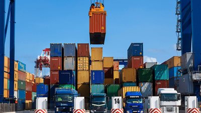 «الصادرات والواردات»:خطة لتطويرمنظومة المعامل الغذائية والصناعية للهيئة خلال 3 سنوات