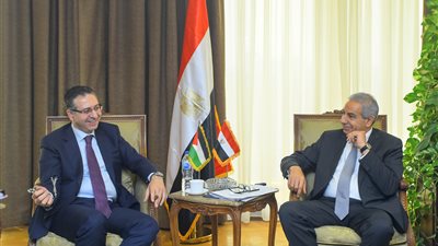 وزير التجارة والصناعة يستعرض مع نظيره الأردنى مستقبل التعاون التجارى بين البلدين