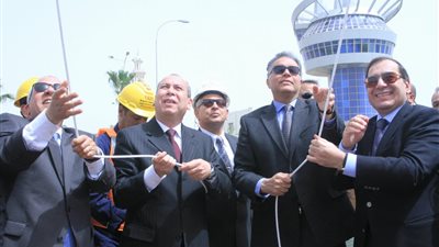 وزير النقل يفتتح عددًا من المشروعات بميناء دمياط البحرى