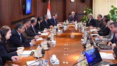 رئيس الوزراء: طرح الشركات بالبورصة للتوسع ولن نستغنى عن أى عامل 