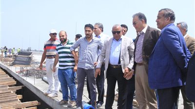 «عرفات» يجتمع مع الشركات المنفذة ويتفقد قطاعات المشروع المختلفة 