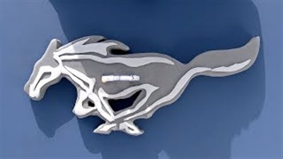 شاهد.. شيفروليه تهنئ فورد موستانج على مرور 54 عامًا على إنتاجها 