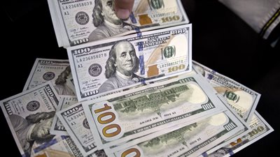 استقرار أسعار «الدولار» اليوم السبت بـ 5 بنوك 