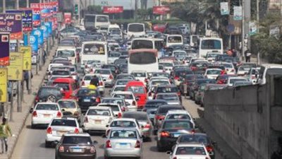 النشرة المرورية.. كثافات متحركة بمعظم محاور وميادين القاهرة والجيزة 