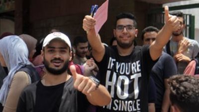  التفاضل والتكامل يرسم البسمة على وجوه طلاب الثانوية ويؤكدون: «الامتحان سهل» 