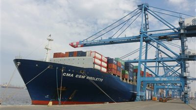 ميناء دمياط يستقبل 2810 طن قمح