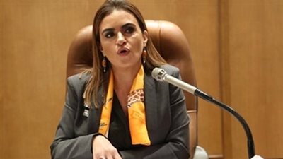  وزيرتا الاستثمار والتخطيط تغادران مطار القاهرة