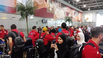 صور.. وصول منتخب مصر إلى مطار القاهرة 