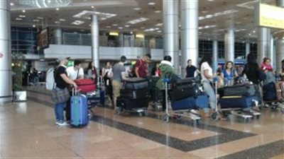 «المطار» يستقبل وفدًا سياحيًا «أمريكيًا» من أصول «مصرية»