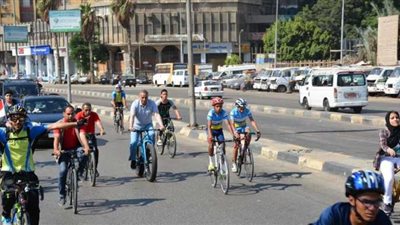 وزير الشباب ومحافظ الجيزة يشاركان فى سباق للدراجات وماراثون للجرى والمشى