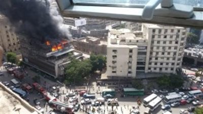 الدفع بـ 10سيارات إطفاء لحريق نقابة التجاريين الفرعية بـ«رمسيس»