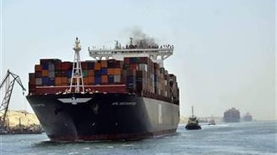 عبور 43 سفينة المجري الملاحي لـ«قناة السويس» بحمولة 3 ملايين طن