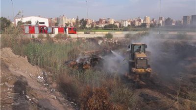 «البيئة»: السيطرة على حريق هائل بأكوام قش الأرز بـ«البحيرة»