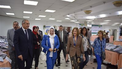 «المغربي»: معرض ملابس «جامعة بنها» لخدمة الطلاب 