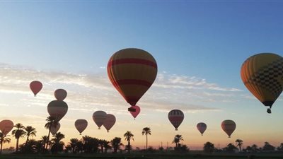 تحليق 24 رحلة بالون في سماء «الأقصر» بعد تحسن الجو
