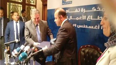 «البورصة» و«قطاع الأعمال» يوقعان اتفاقية لتدريب مسؤولي علاقات المستثمرين 