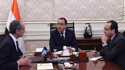رئيس الوزراء يلتقي وزير الاتصالات لاستعراض الموقف التنفيذي لمشروعات الوزارة