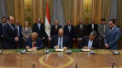 وزير التربية والتعليم يفوض المحافظين  لإتخاذ قرار تعليق الدراسة غداً 