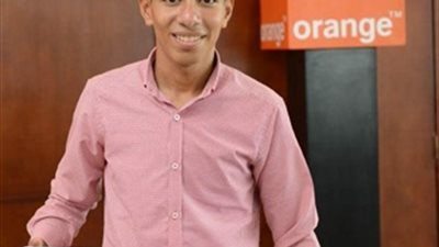 صور... اورانج مصر تكرم الطالب
